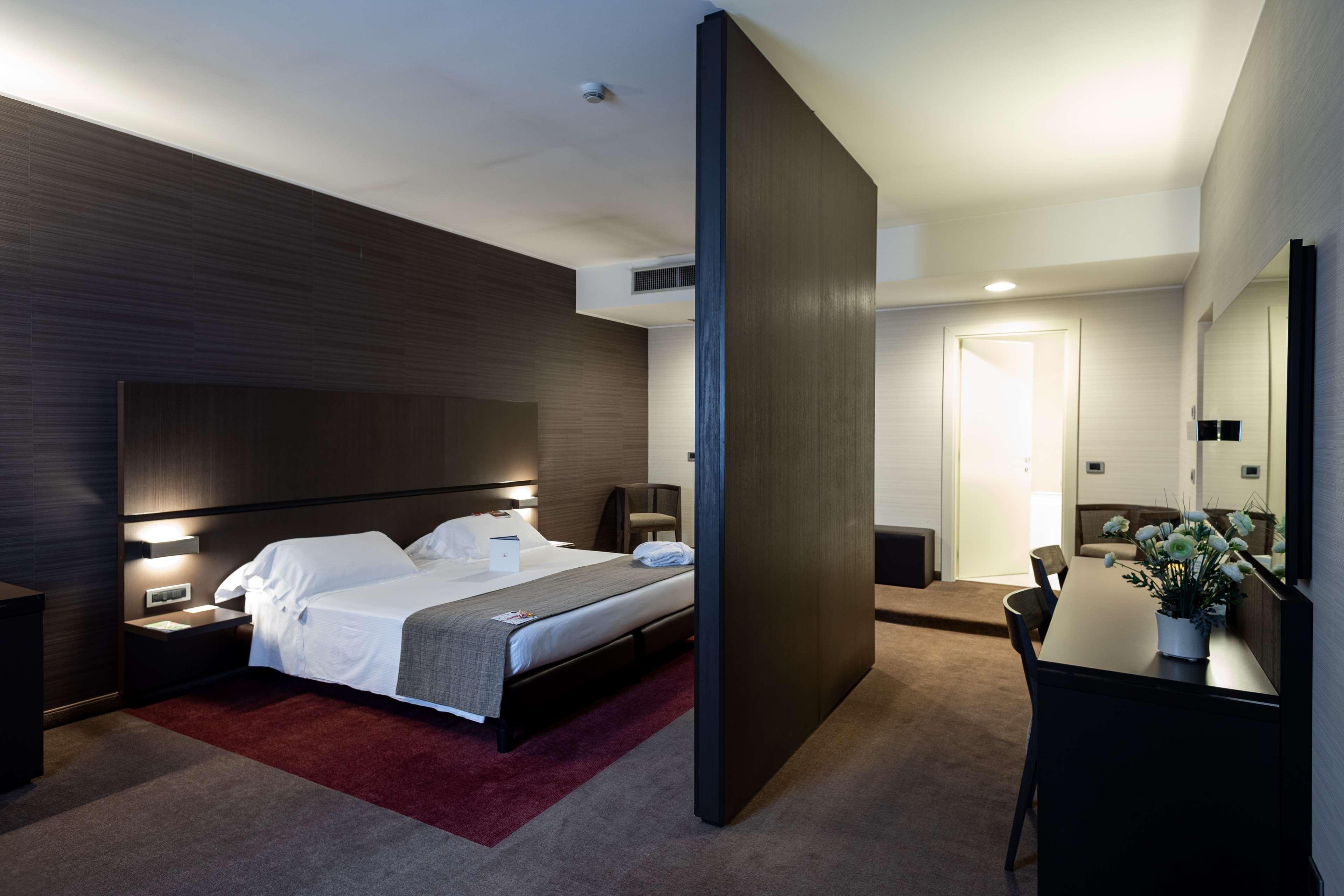Best Western Plus Hotel Monza E Brianza Palace ชินิเซลโลบาลซาโม ภายนอก รูปภาพ